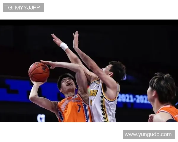 郭昊文：从青涩少年到篮球场上的璀璨明星之路与奋斗历程